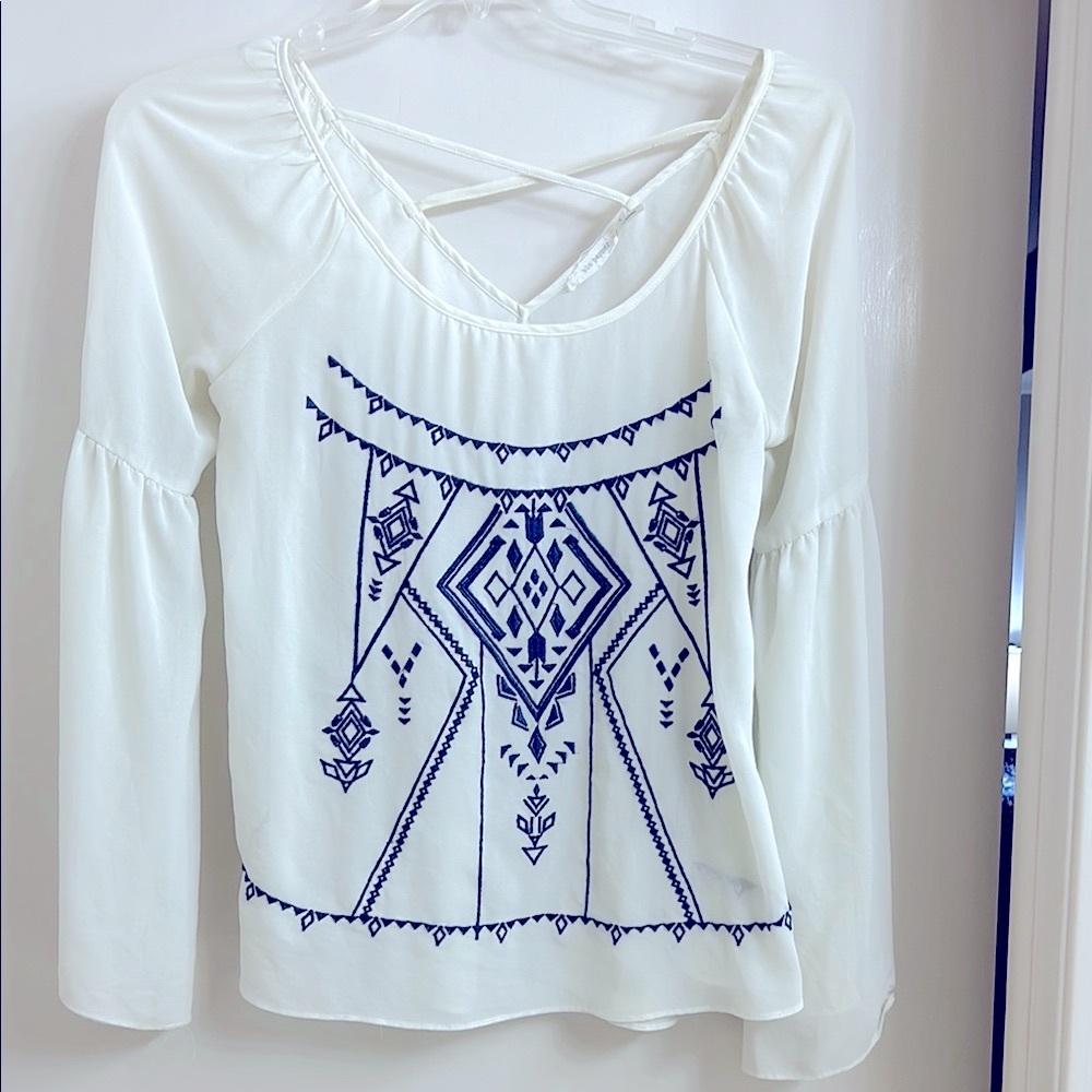 Blu Pepper white and blue geometric patterned boho style blouse / top , size L